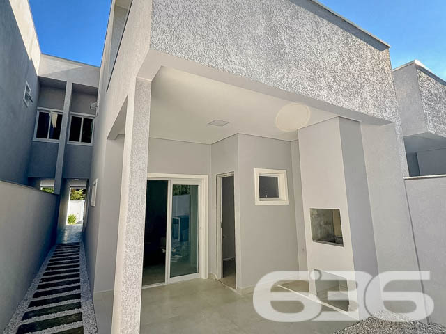 Descubra a elegância urbana neste sobrado geminado de alta qualidade localizado no bairro Floresta, Joinville, SC. Com uma fachada moderna e um design interior refinado, este imóvel oferece uma experiência de vida superior, combinando conforto e sofisticação.
Características Principais:
Localização Estratégica: No início do bairro Floresta, com acesso facilitado à BR 101 e proximidade ao centro da cidade.
Design Moderno: Sobrado com 151m² de área construída e acabamentos de alta qualidade.
Espaço e Conforto: Com 3 quartos, sendo uma suíte com sacada, o imóvel oferece um ambiente ideal para famílias. Inclui ainda 3 vagas de garagem e um corredor lateral que proporciona privacidade adicional.
Áreas de Convívio: Sala de estar e jantar integradas, criando um ambiente acolhedor para reuniões familiares e entretenimento. A área de festa com churrasqueira promete ser o ponto de encontro para momentos memoráveis.
Facilidades Adicionais: Lavanderia, cozinha espaçosa, lavabo e banheiro social completam a funcionalidade do lar.
Para mais informações e agendar uma visita, entre em contato com a 636 Negócios Imobiliários. Nossa equipe está pronta para ajudá-lo a encontrar o lar dos seus sonhos com a excelência e a confiabilidade de mais de 30 anos de experiência no mercado imobiliário.
Conheça, encante-se e transforme este belo espaço no seu novo lar!
636 NEGÓCIOS IMOBILIÁRIOS: A SUA MELHOR ESCOLHA
Com mais de 30 anos de experiência, a 636 Negócios Imobiliários é sua parceira ideal para encontrar o imóvel perfeito. Estamos prontos para ajudá-lo a fazer deste imóvel o seu novo lar.
Telefone: (47) 3451-0636
WhatsApp: (47) 99190-0636
Não perca esta oportunidade única. Visite nosso site para mais informações: i636.com.br