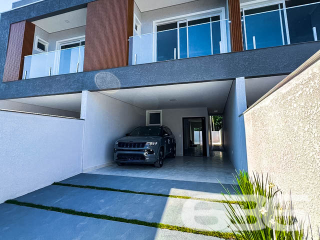 Descubra a elegância urbana neste sobrado geminado de alta qualidade localizado no bairro Floresta, Joinville, SC. Com uma fachada moderna e um design interior refinado, este imóvel oferece uma experiência de vida superior, combinando conforto e sofisticação.
Características Principais:
Localização Estratégica: No início do bairro Floresta, com acesso facilitado à BR 101 e proximidade ao centro da cidade.
Design Moderno: Sobrado com 151m² de área construída e acabamentos de alta qualidade.
Espaço e Conforto: Com 3 quartos, sendo uma suíte com sacada, o imóvel oferece um ambiente ideal para famílias. Inclui ainda 3 vagas de garagem e um corredor lateral que proporciona privacidade adicional.
Áreas de Convívio: Sala de estar e jantar integradas, criando um ambiente acolhedor para reuniões familiares e entretenimento. A área de festa com churrasqueira promete ser o ponto de encontro para momentos memoráveis.
Facilidades Adicionais: Lavanderia, cozinha espaçosa, lavabo e banheiro social completam a funcionalidade do lar.
Para mais informações e agendar uma visita, entre em contato com a 636 Negócios Imobiliários. Nossa equipe está pronta para ajudá-lo a encontrar o lar dos seus sonhos com a excelência e a confiabilidade de mais de 30 anos de experiência no mercado imobiliário.
Conheça, encante-se e transforme este belo espaço no seu novo lar!
636 NEGÓCIOS IMOBILIÁRIOS: A SUA MELHOR ESCOLHA
Com mais de 30 anos de experiência, a 636 Negócios Imobiliários é sua parceira ideal para encontrar o imóvel perfeito. Estamos prontos para ajudá-lo a fazer deste imóvel o seu novo lar.
Telefone: (47) 3451-0636
WhatsApp: (47) 99190-0636
Não perca esta oportunidade única. Visite nosso site para mais informações: i636.com.br