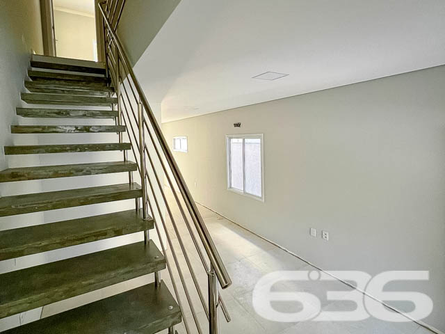 Descubra a elegância urbana neste sobrado geminado de alta qualidade localizado no bairro Floresta, Joinville, SC. Com uma fachada moderna e um design interior refinado, este imóvel oferece uma experiência de vida superior, combinando conforto e sofisticação.
Características Principais:
Localização Estratégica: No início do bairro Floresta, com acesso facilitado à BR 101 e proximidade ao centro da cidade.
Design Moderno: Sobrado com 151m² de área construída e acabamentos de alta qualidade.
Espaço e Conforto: Com 3 quartos, sendo uma suíte com sacada, o imóvel oferece um ambiente ideal para famílias. Inclui ainda 3 vagas de garagem e um corredor lateral que proporciona privacidade adicional.
Áreas de Convívio: Sala de estar e jantar integradas, criando um ambiente acolhedor para reuniões familiares e entretenimento. A área de festa com churrasqueira promete ser o ponto de encontro para momentos memoráveis.
Facilidades Adicionais: Lavanderia, cozinha espaçosa, lavabo e banheiro social completam a funcionalidade do lar.
Para mais informações e agendar uma visita, entre em contato com a 636 Negócios Imobiliários. Nossa equipe está pronta para ajudá-lo a encontrar o lar dos seus sonhos com a excelência e a confiabilidade de mais de 30 anos de experiência no mercado imobiliário.
Conheça, encante-se e transforme este belo espaço no seu novo lar!
636 NEGÓCIOS IMOBILIÁRIOS: A SUA MELHOR ESCOLHA
Com mais de 30 anos de experiência, a 636 Negócios Imobiliários é sua parceira ideal para encontrar o imóvel perfeito. Estamos prontos para ajudá-lo a fazer deste imóvel o seu novo lar.
Telefone: (47) 3451-0636
WhatsApp: (47) 99190-0636
Não perca esta oportunidade única. Visite nosso site para mais informações: i636.com.br
