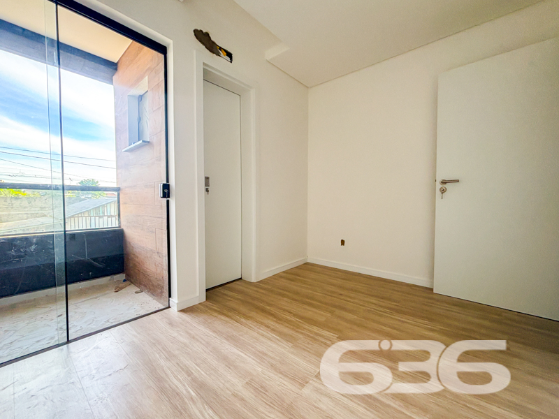 Seu novo lar no Adhemar Garcia, em Joinville/SC, está pronto para te receber!
Apresentamos esta linda residência geminada, com 67,16m² de área, situada em rua pavimentada, com excelente padrão de acabamento e um projeto moderno que alia estética, conforto e funcionalidade.
Ao adentrar o imóvel, você é recebido por uma sala de estar com pé-direito elevado. No piso superior, o aconchego se faz presente nos dormitórios, duas suítes com acesso à sacada, oferecendo iluminação natural e ventilação cruzada — um convite ao bem-estar.
A cozinha, lavabo e área de serviço foram planejados para otimizar o uso do espaço, garantindo praticidade e conforto. A garagem é descoberta, com espaço suficiente para acomodar seu veículo com segurança.
O imóvel está 100% murado, com grades para maior proteção, e permite animais. A localização é estratégica: face norte, terreno plano, geometria regular, próximo a vias de acesso, transporte público, shopping center, escolas, hospitais e todos os serviços essenciais.
Ideal para quem deseja morar bem, com tranquilidade e estilo, em uma das regiões que mais se valorizam em Joinville. Aqui, cada detalhe foi pensado para proporcionar uma experiência única de morar bem.
636 NEGÓCIOS IMOBILIÁRIOS: A SUA MELHOR ESCOLHA
Com mais de 30 anos de experiência, a 636 Negócios Imobiliários é sua parceira ideal para encontrar o imóvel perfeito. Estamos prontos para ajudá-lo a fazer deste imóvel o seu novo lar.
Telefone: (47) 3451-0636
WhatsApp: (47) 99190-0636
Não perca esta oportunidade única. Visite nosso site para mais informações: i636.com.br