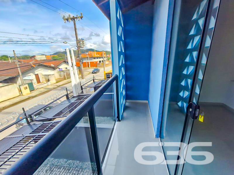 MODERNO SOBRADO GEMINADO À VENDA NO PARANAGUAMIRIM – JOINVILLE/SC
Para você que valoriza um imóvel novo, com acabamentos diferenciados e pronto para morar, esta é a oportunidade que esperava! Apresentamos este belíssimo sobrado geminado, com 60,56m² de área, em terreno plano de 71,50m², localizado em rua pavimentada no bairro Paranaguamirim, em Joinville/SC.
A área de serviço é separada, o que traz praticidade e organização para o dia a dia.
A planta bem distribuída contempla 2 dormitórios, sendo um deles com acesso à sacada – ideal para quem gosta de apreciar o sol da manhã. Conta ainda com 2 banheiros, sala integrada com a copa e cozinha em conceito aberto, perfeita para momentos em família.
Ideal para quem busca seu primeiro imóvel, investe em qualidade de vida ou procura uma excelente oportunidade de valorização na zona sul de Joinville.
Entre em contato agora mesmo com a 636 Negócios Imobiliários e agende sua visita. Um imóvel novo, moderno e com acabamentos de tirar o fôlego espera por você.
Porque aqui, só se constrói uma grande empresa com grandes pessoas. E grandes oportunidades também começam com uma visita!
636 NEGÓCIOS IMOBILIÁRIOS: A SUA MELHOR ESCOLHA
Com mais de 30 anos de experiência, a 636 Negócios Imobiliários é sua parceira ideal para encontrar o imóvel perfeito. Estamos prontos para ajudá-lo a fazer deste imóvel o seu novo lar.
Telefone: (47) 3451-0636
WhatsApp: (47) 99190-0636
Não perca esta oportunidade única. Visite nosso site para mais informações: i636.com.br
