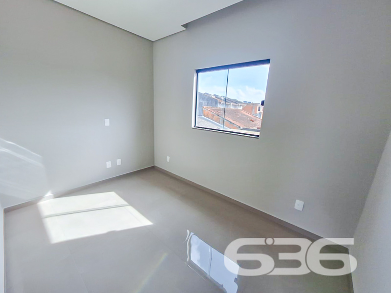 MODERNO SOBRADO GEMINADO À VENDA NO PARANAGUAMIRIM – JOINVILLE/SC
Para você que valoriza um imóvel novo, com acabamentos diferenciados e pronto para morar, esta é a oportunidade que esperava! Apresentamos este belíssimo sobrado geminado, com 60,56m² de área, em terreno plano de 71,50m², localizado em rua pavimentada no bairro Paranaguamirim, em Joinville/SC.
A área de serviço é separada, o que traz praticidade e organização para o dia a dia.
A planta bem distribuída contempla 2 dormitórios, sendo um deles com acesso à sacada – ideal para quem gosta de apreciar o sol da manhã. Conta ainda com 2 banheiros, sala integrada com a copa e cozinha em conceito aberto, perfeita para momentos em família.
Ideal para quem busca seu primeiro imóvel, investe em qualidade de vida ou procura uma excelente oportunidade de valorização na zona sul de Joinville.
Entre em contato agora mesmo com a 636 Negócios Imobiliários e agende sua visita. Um imóvel novo, moderno e com acabamentos de tirar o fôlego espera por você.
Porque aqui, só se constrói uma grande empresa com grandes pessoas. E grandes oportunidades também começam com uma visita!
636 NEGÓCIOS IMOBILIÁRIOS: A SUA MELHOR ESCOLHA
Com mais de 30 anos de experiência, a 636 Negócios Imobiliários é sua parceira ideal para encontrar o imóvel perfeito. Estamos prontos para ajudá-lo a fazer deste imóvel o seu novo lar.
Telefone: (47) 3451-0636
WhatsApp: (47) 99190-0636
Não perca esta oportunidade única. Visite nosso site para mais informações: i636.com.br