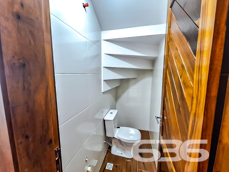 MODERNO SOBRADO GEMINADO À VENDA NO PARANAGUAMIRIM – JOINVILLE/SC
Para você que valoriza um imóvel novo, com acabamentos diferenciados e pronto para morar, esta é a oportunidade que esperava! Apresentamos este belíssimo sobrado geminado, com 60,56m² de área, em terreno plano de 71,50m², localizado em rua pavimentada no bairro Paranaguamirim, em Joinville/SC.
A área de serviço é separada, o que traz praticidade e organização para o dia a dia.
A planta bem distribuída contempla 2 dormitórios, sendo um deles com acesso à sacada – ideal para quem gosta de apreciar o sol da manhã. Conta ainda com 2 banheiros, sala integrada com a copa e cozinha em conceito aberto, perfeita para momentos em família.
Ideal para quem busca seu primeiro imóvel, investe em qualidade de vida ou procura uma excelente oportunidade de valorização na zona sul de Joinville.
Entre em contato agora mesmo com a 636 Negócios Imobiliários e agende sua visita. Um imóvel novo, moderno e com acabamentos de tirar o fôlego espera por você.
Porque aqui, só se constrói uma grande empresa com grandes pessoas. E grandes oportunidades também começam com uma visita!
636 NEGÓCIOS IMOBILIÁRIOS: A SUA MELHOR ESCOLHA
Com mais de 30 anos de experiência, a 636 Negócios Imobiliários é sua parceira ideal para encontrar o imóvel perfeito. Estamos prontos para ajudá-lo a fazer deste imóvel o seu novo lar.
Telefone: (47) 3451-0636
WhatsApp: (47) 99190-0636
Não perca esta oportunidade única. Visite nosso site para mais informações: i636.com.br