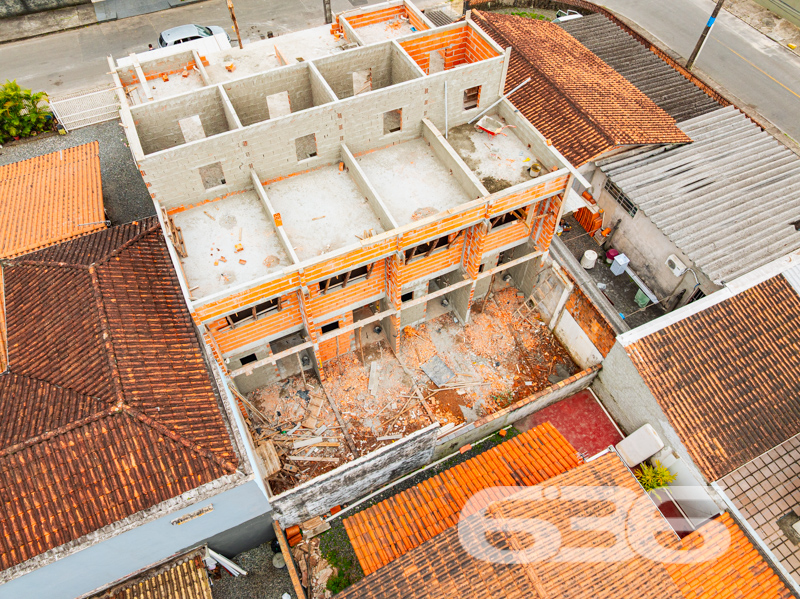 Sobrado à venda no Aventureiro, Joinville | 2 quar