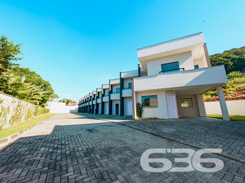 Sobrado à venda no Aventureiro, Joinville | 2 quar