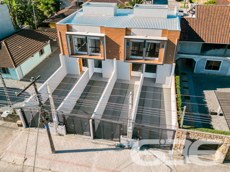 Sobrado à venda no João Costa, Joinville | 2 suíte