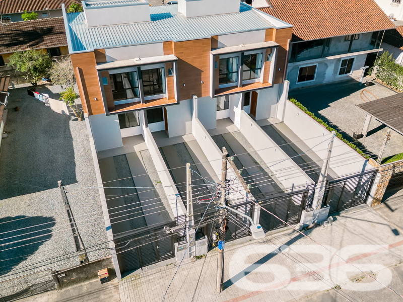Sobrado à venda no João Costa, Joinville | 2 suíte