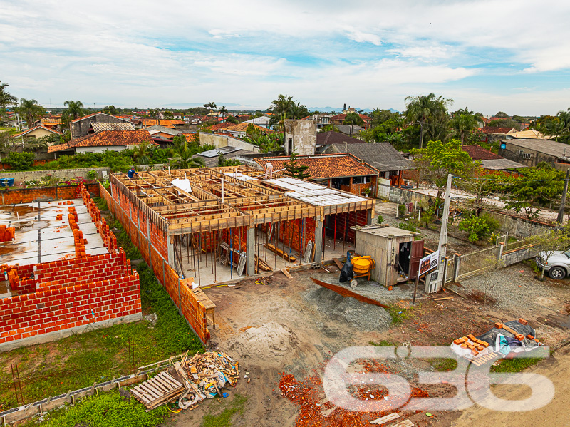 Sobrado à venda no bairro Salinas, Balneário Barra