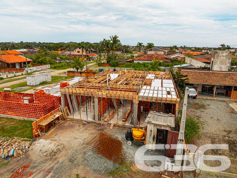 Sobrado à venda no bairro Salinas, Balneário Barra